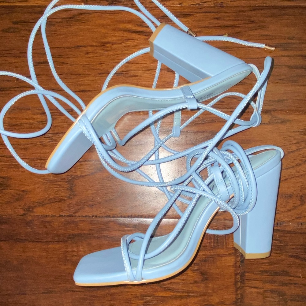 Light blue shien heals in women’s size 7